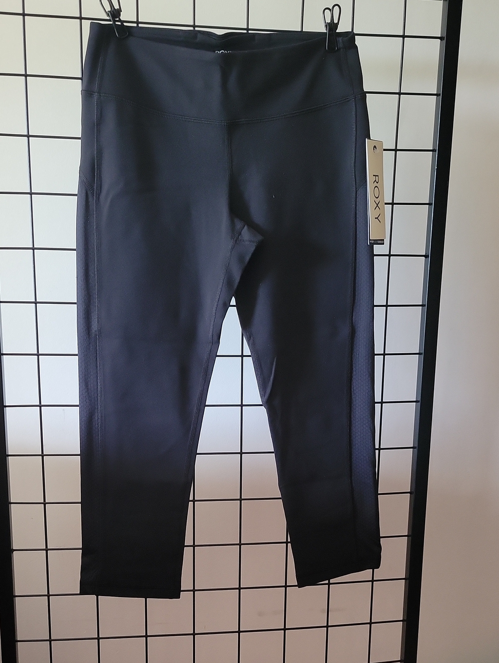 Roxy Black Capri Performance Leggings